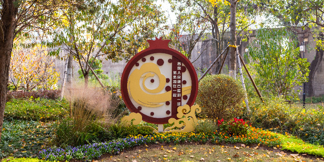 精神堡垒制作厂家：标识标牌制造商哪家更专业？