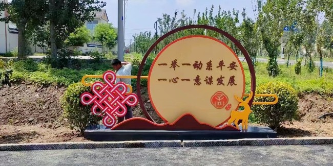 雕塑生产厂家：不锈钢雕塑的现状和未来行情