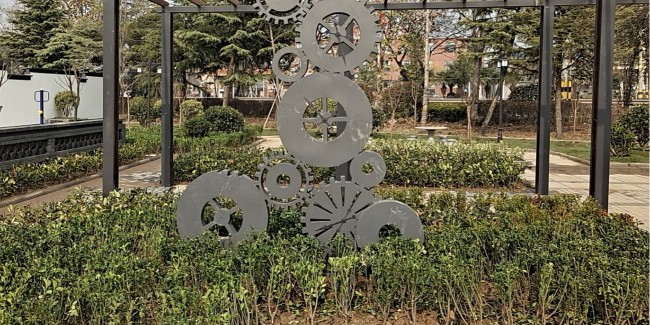 不锈钢景观雕塑的清洗方法有哪些？