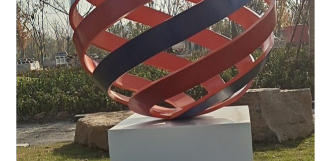 景观雕塑制作厂家：<i style='color:red'>不锈钢雕塑</i>底座的重要性