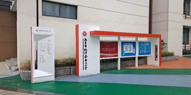 <i style='color:red'>雕塑厂家</i>：宣传栏制作使用什么材料好?