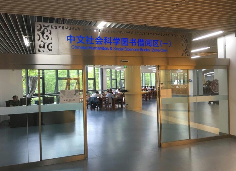 精神堡垒厂家：校园宣传栏是学校文化的首要体现及文化载体