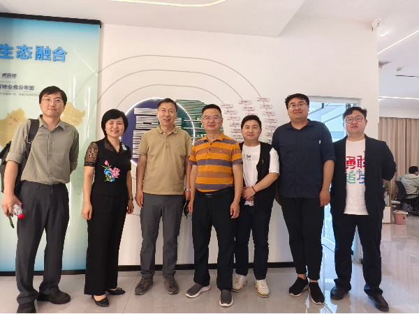 热烈欢迎江苏建筑职业技术学院——艺术设计学院王院长带领团队莅临千帆标识易格设计沟通交流