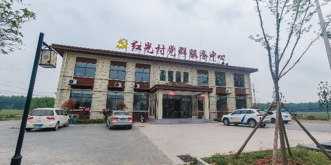 精神堡垒厂家：城市道路路灯灯杆灯箱广告牌样式造型多样，