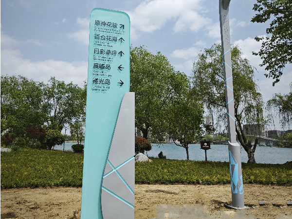 钢化玻璃指示牌