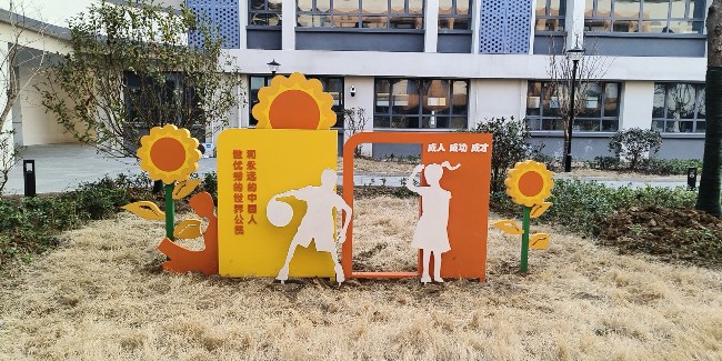 精神堡垒制作厂家：学校设计标识标牌的注意点