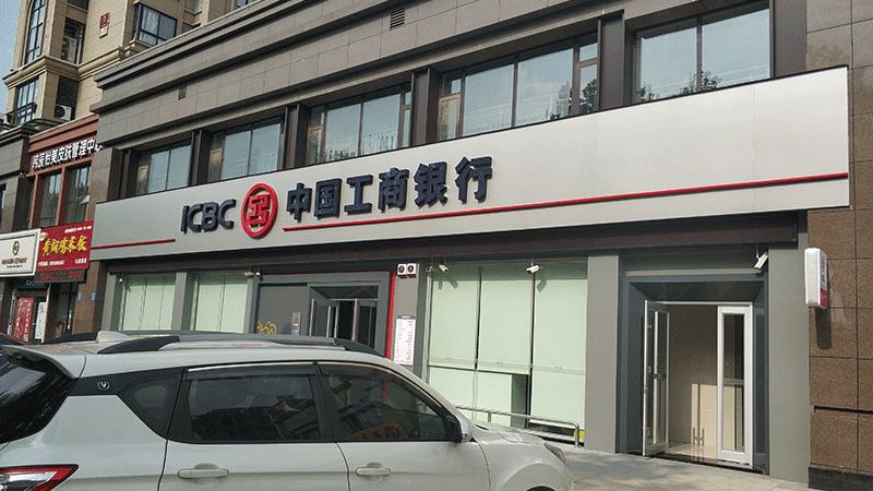 标识牌厂家分享：连锁经营<i style='color:red'>广告标识设计</i>的要点
