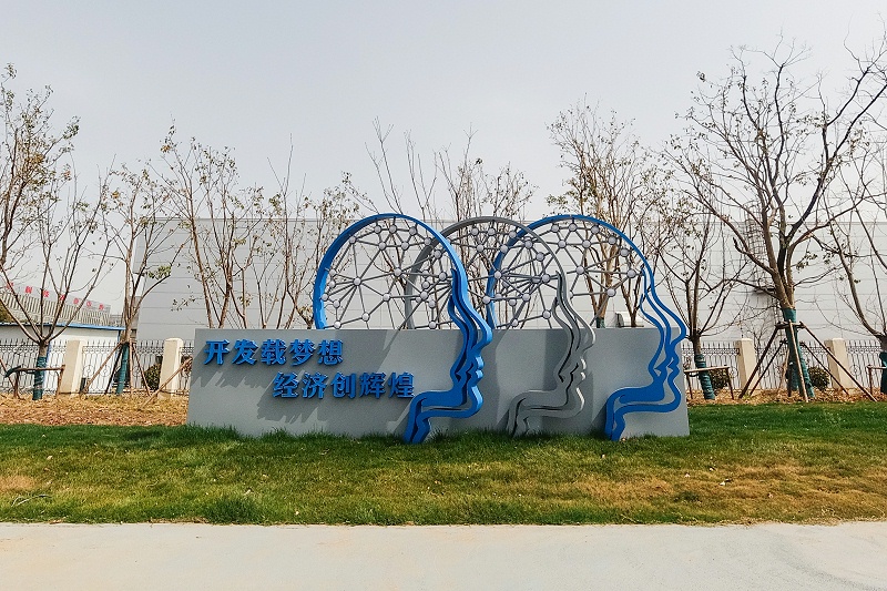 标识标牌公司：发光标识牌发光不均匀或者不亮怎么办？-千帆标识，行业经验18年，为400+企业或市政单位提供标识系统解决方案。