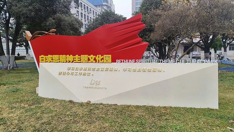精神堡垒制作厂家：针对标识标牌正确涂漆的方法