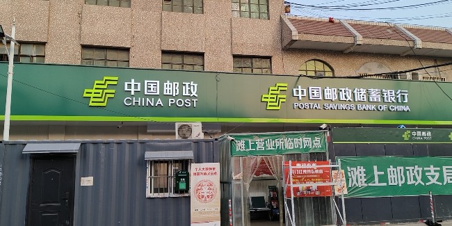 标识牌厂家分享：店铺招牌标识需要做成发光的还是不发光的