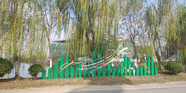 精神堡垒生产厂家：户外<i style='color:red'>广告标识</i>的作用