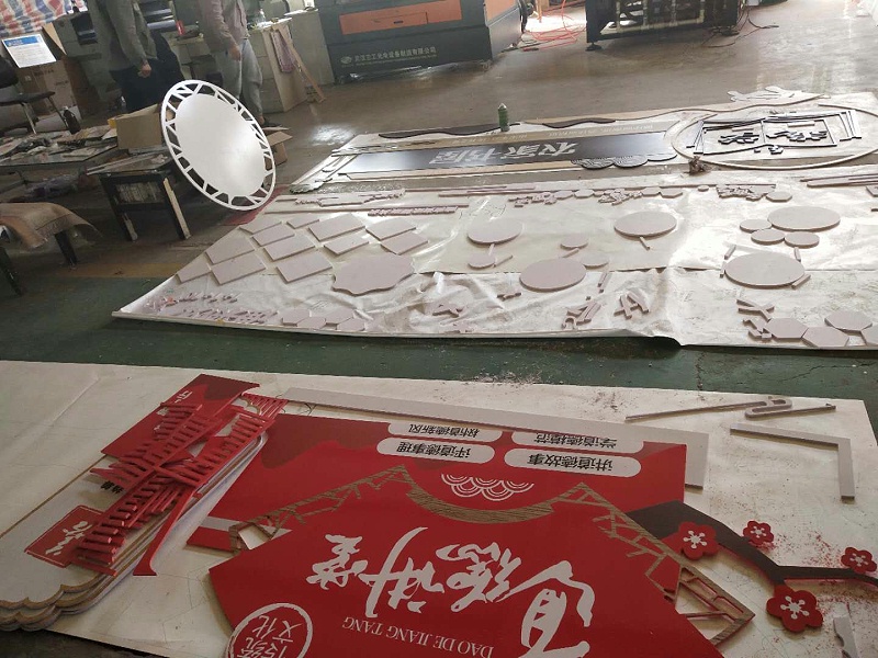 高端标识设计中应该如何选择搭配材料